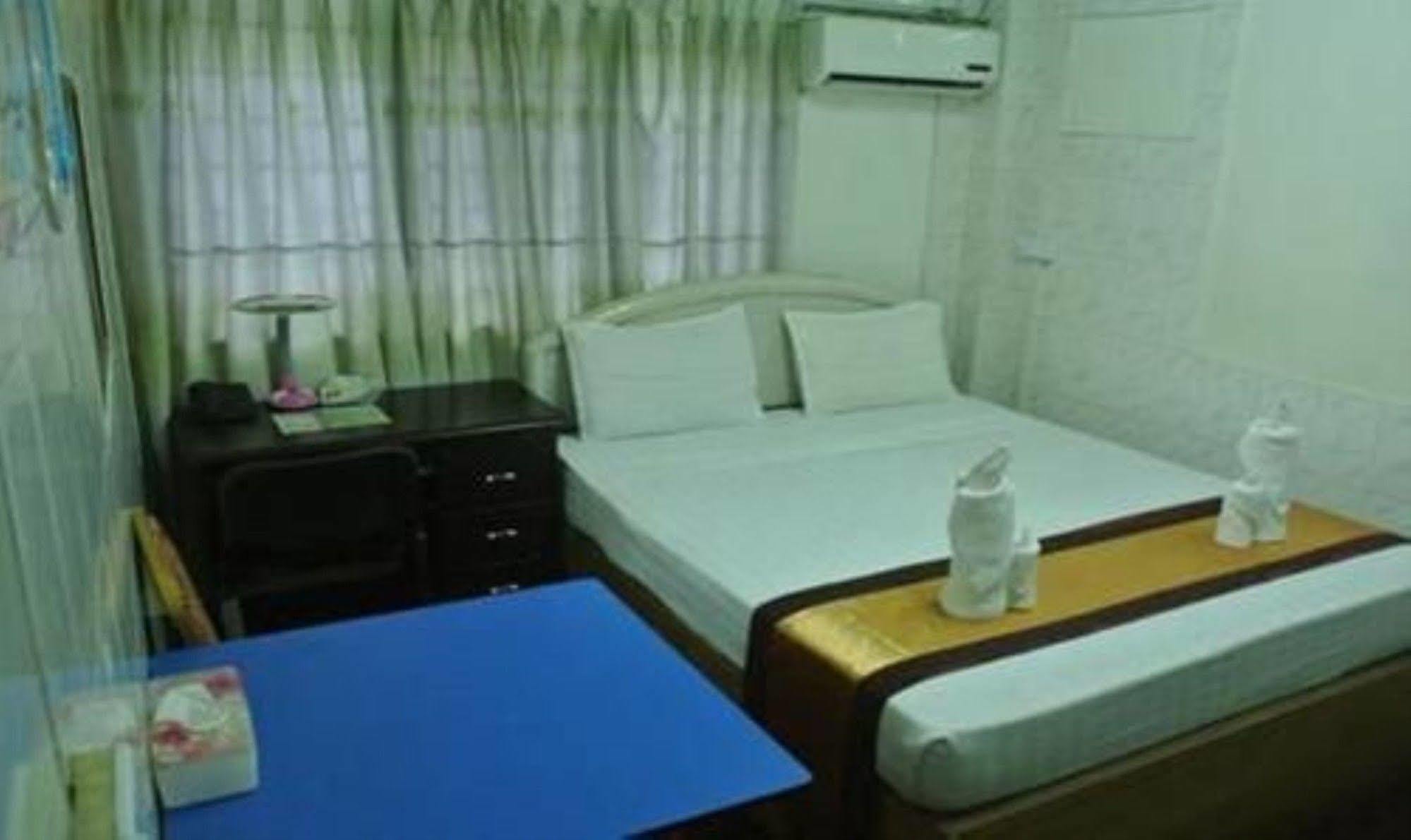Silver Moon Hotel Yangon Dış mekan fotoğraf