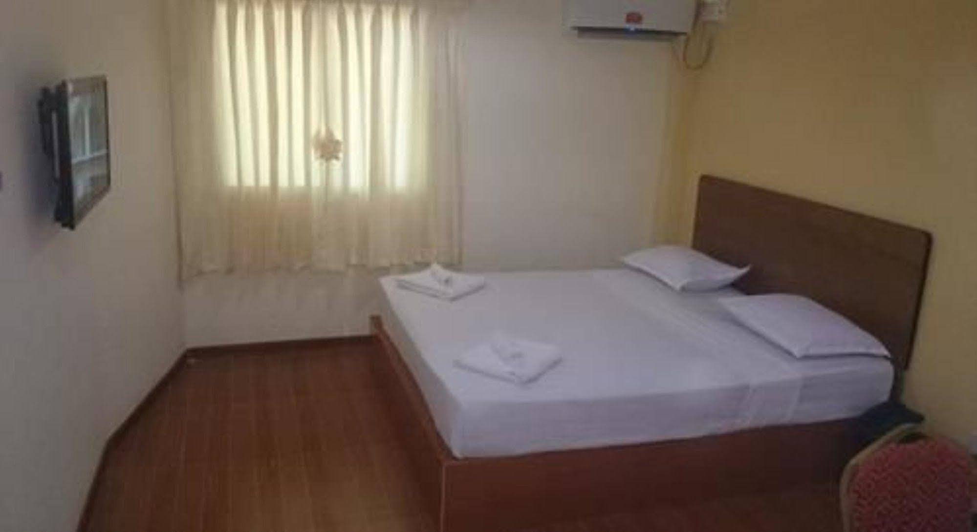 Silver Moon Hotel Yangon Dış mekan fotoğraf